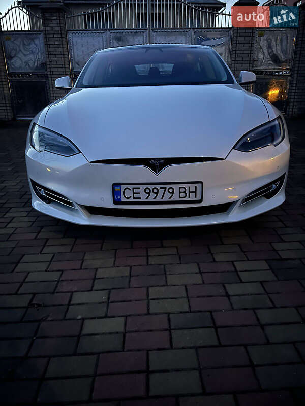Хэтчбек Tesla Model S 2017 в Черновцах