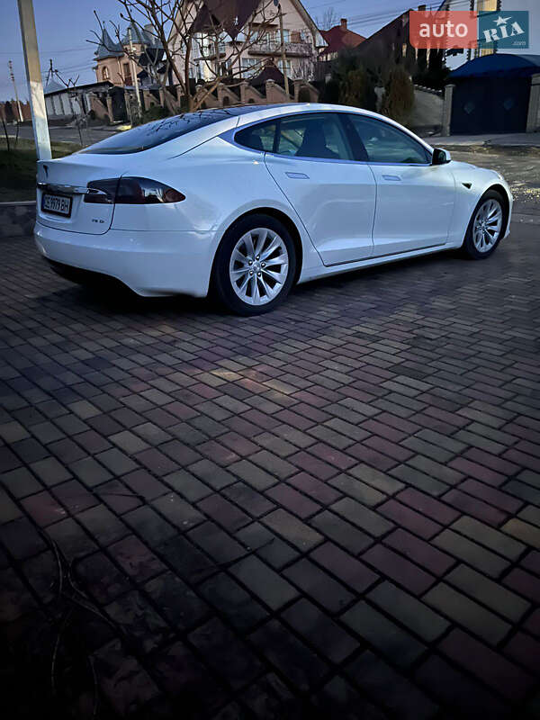 Хетчбек Tesla Model S 2017 в Чернівцях