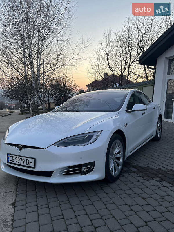 Хэтчбек Tesla Model S 2017 в Черновцах
