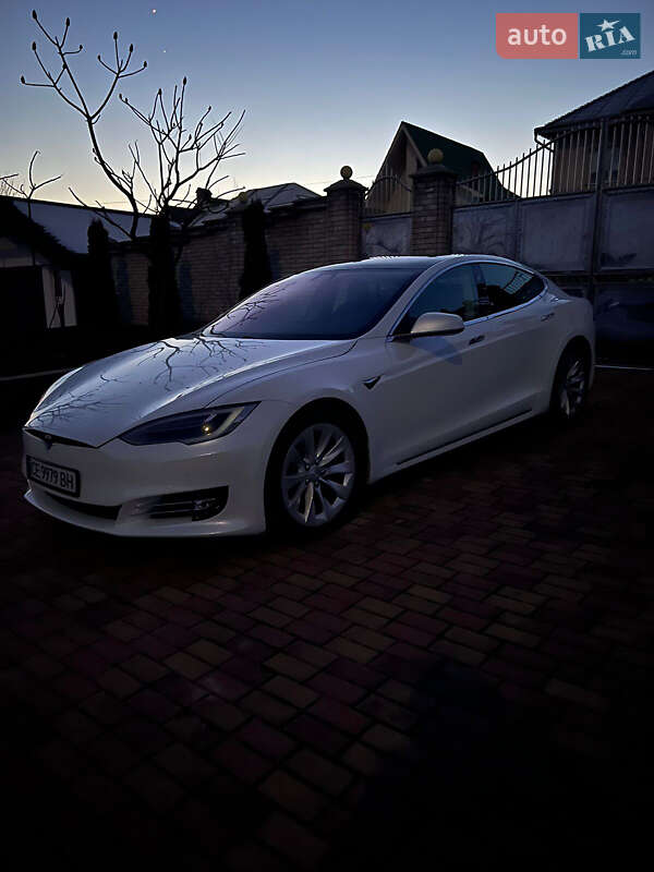 Хэтчбек Tesla Model S 2017 в Черновцах