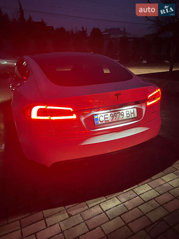Хэтчбек Tesla Model S 2017 в Черновцах