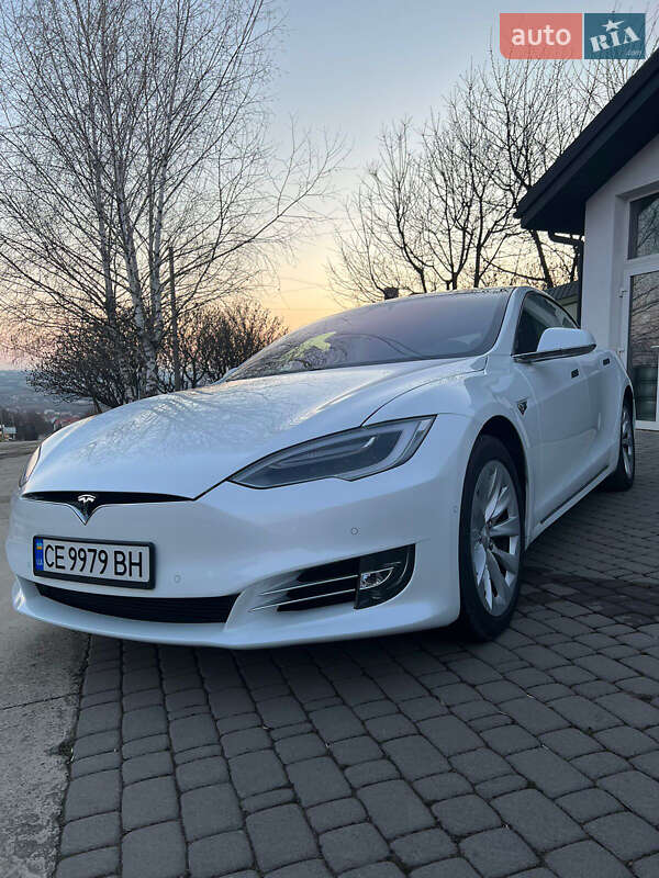 Хэтчбек Tesla Model S 2017 в Черновцах