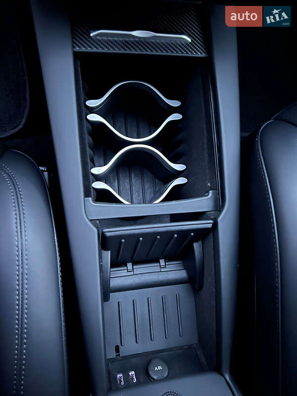 Хэтчбек Tesla Model S 2017 в Черновцах