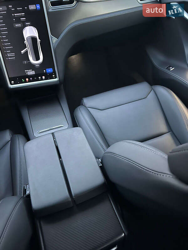 Хэтчбек Tesla Model S 2017 в Черновцах