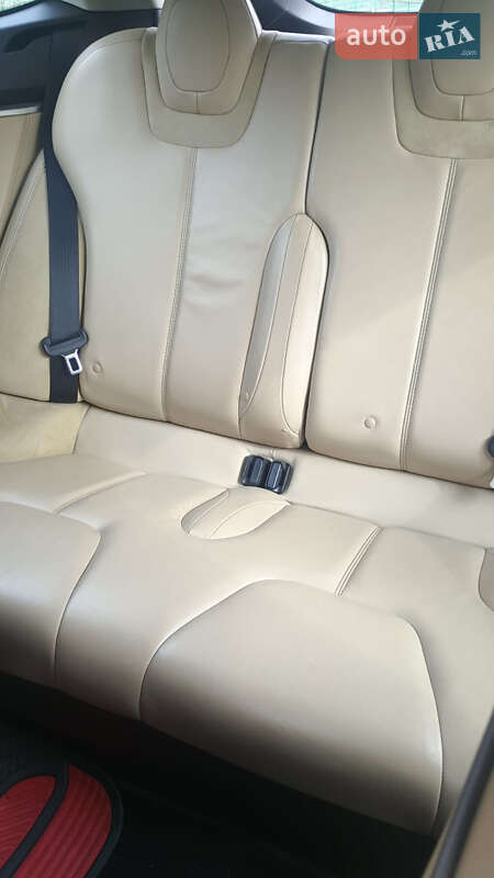 Седан Tesla Model S 2013 в Харкові