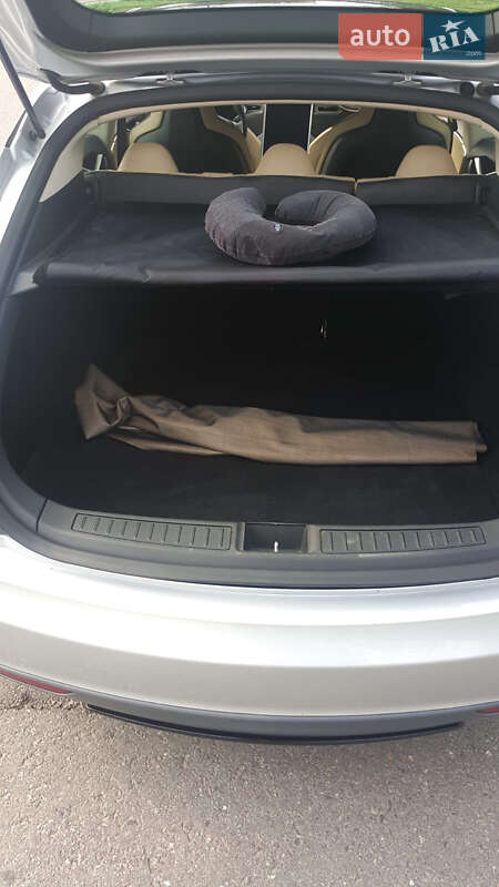 Седан Tesla Model S 2013 в Харкові