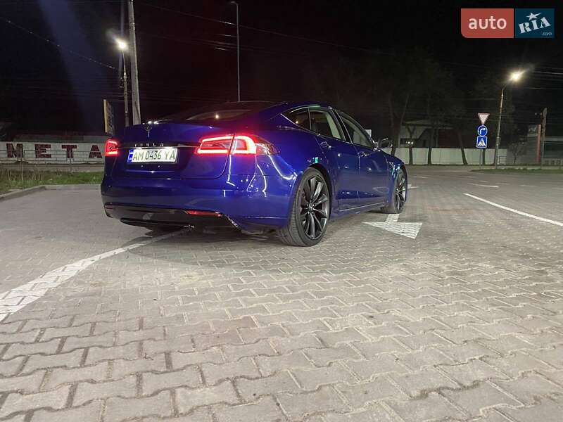 Ліфтбек Tesla Model S 2015 в Житомирі