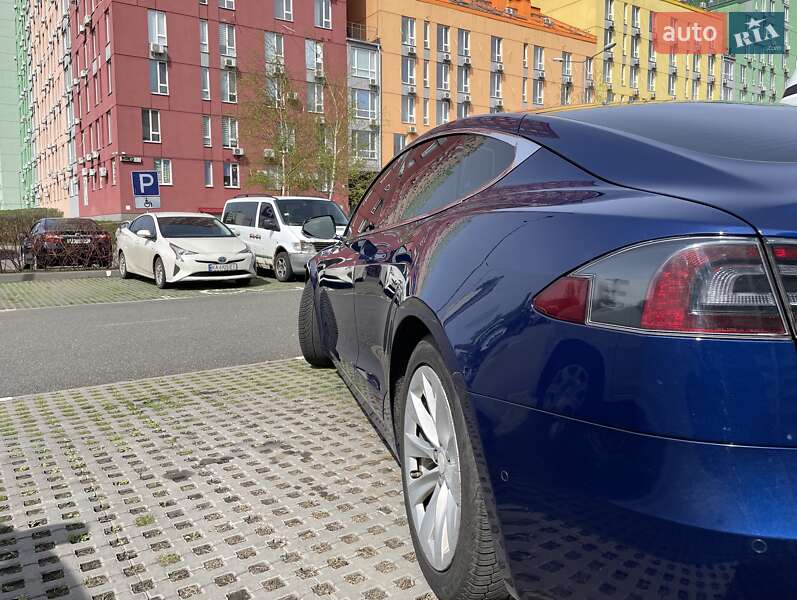 Ліфтбек Tesla Model S 2016 в Києві