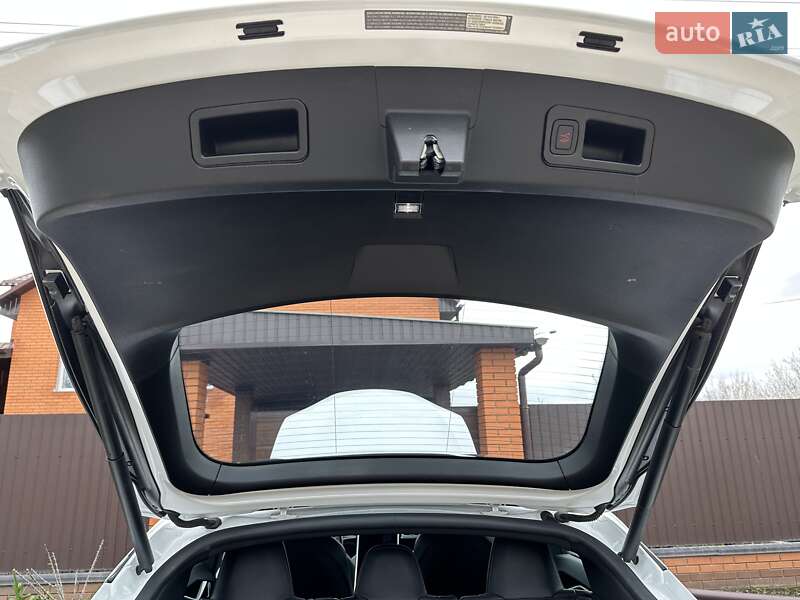 Ліфтбек Tesla Model S 2017 в Сумах