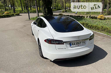 Ліфтбек Tesla Model S 2017 в 