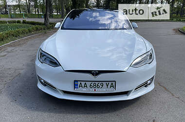 Ліфтбек Tesla Model S 2017 в 