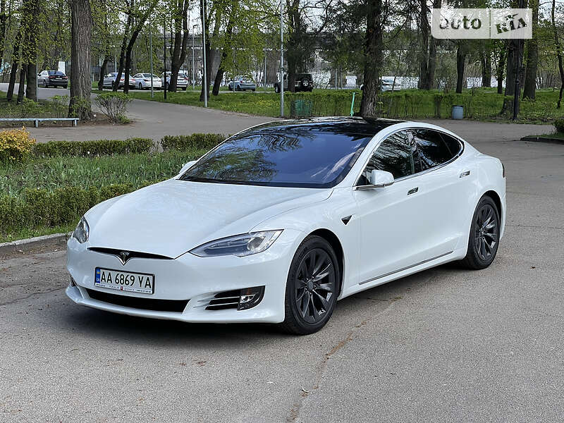 Ліфтбек Tesla Model S 2017 в 