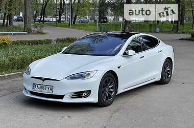Ліфтбек Tesla Model S 2017 в 