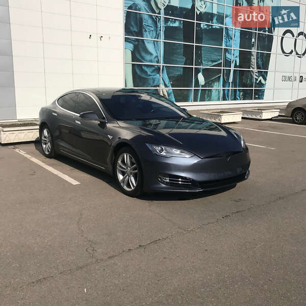 Ліфтбек Tesla Model S 2014 в Кременчуці