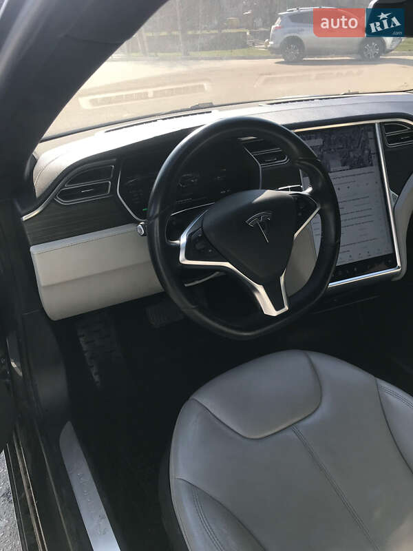 Ліфтбек Tesla Model S 2014 в Кременчуці
