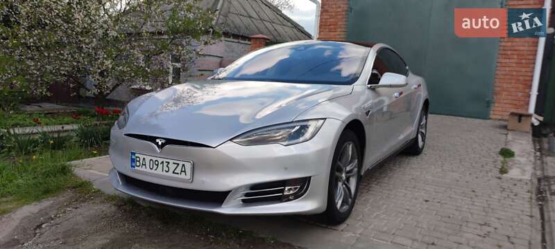 Tesla Model S 2014