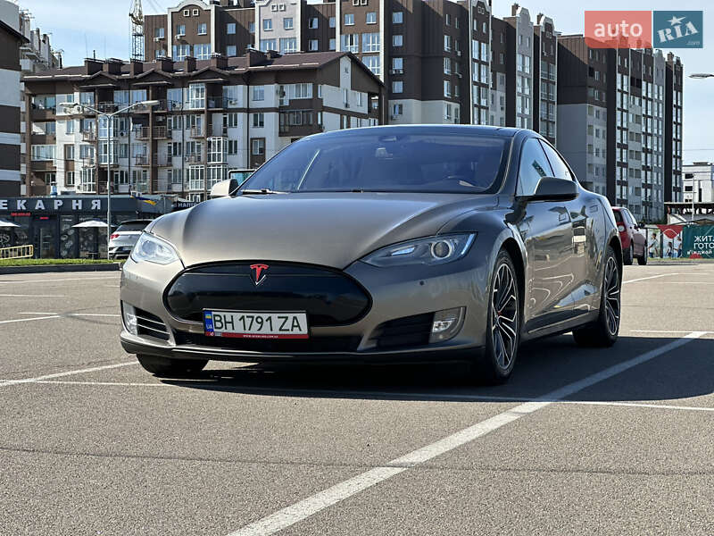 Ліфтбек Tesla Model S 2015 в Києві