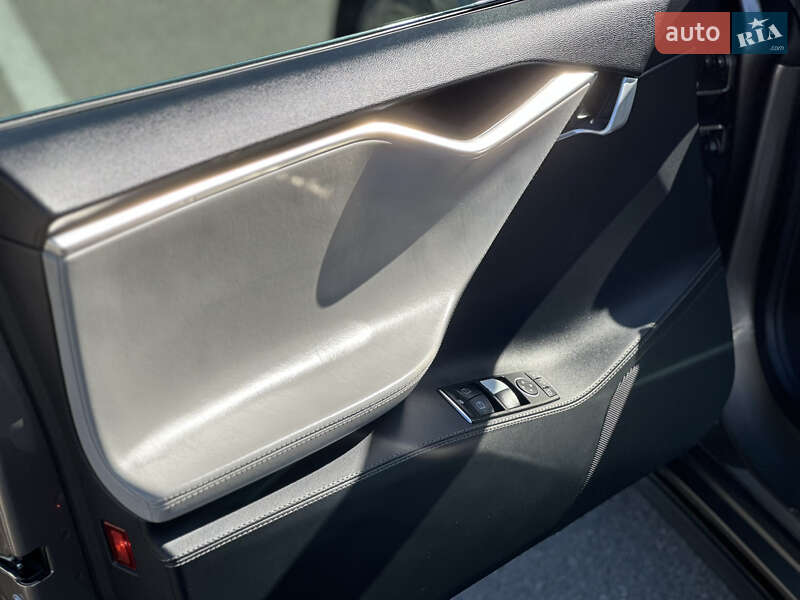 Ліфтбек Tesla Model S 2015 в Києві