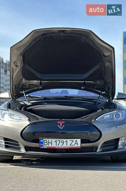 Ліфтбек Tesla Model S 2015 в Києві