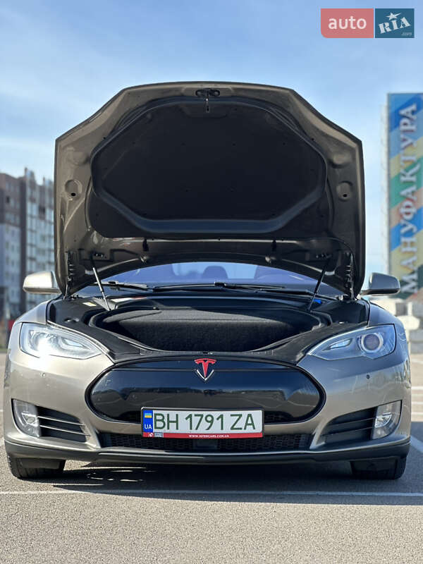 Ліфтбек Tesla Model S 2015 в Києві
