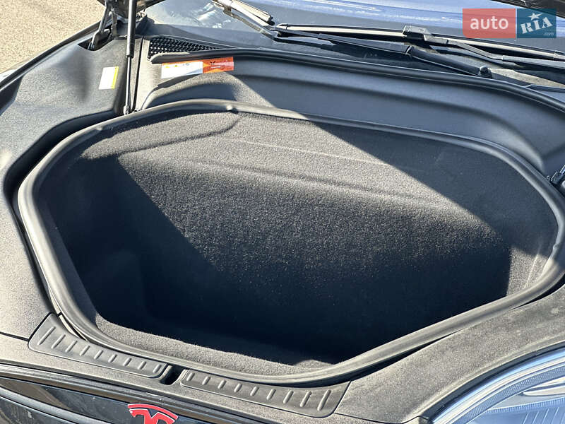 Ліфтбек Tesla Model S 2015 в Києві