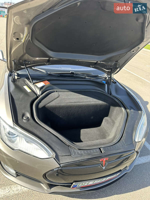 Ліфтбек Tesla Model S 2015 в Києві