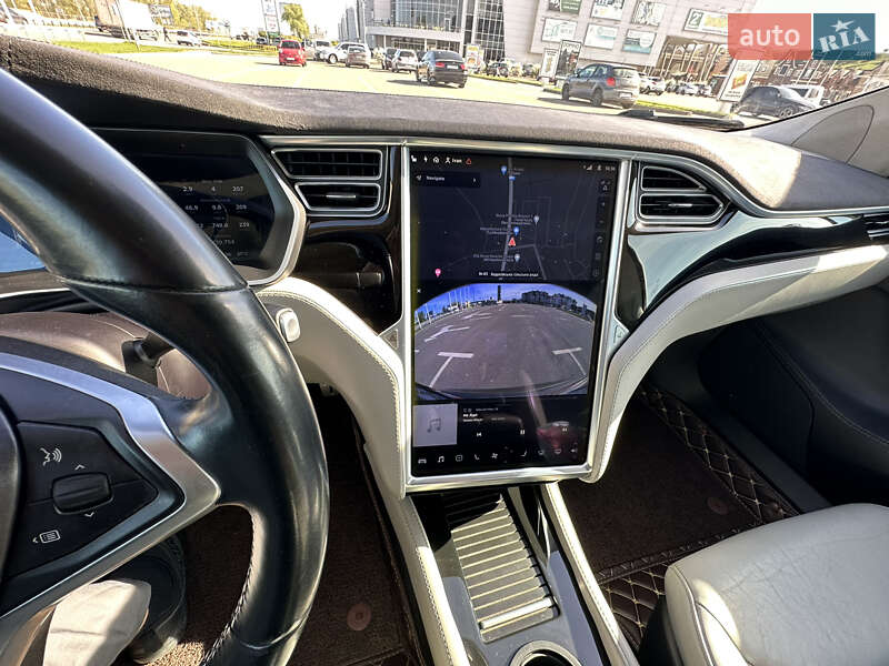 Ліфтбек Tesla Model S 2015 в Києві
