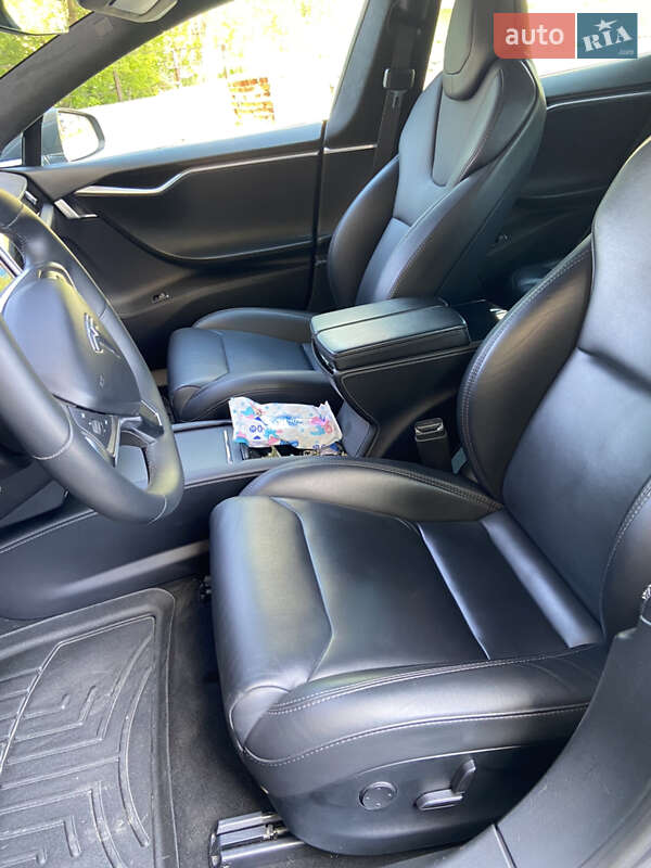 Ліфтбек Tesla Model S 2016 в Харкові