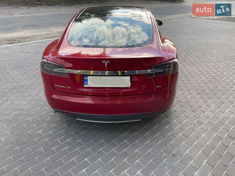 Лифтбек Tesla Model S 2014 в Мукачево