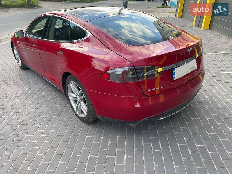 Лифтбек Tesla Model S 2014 в Мукачево