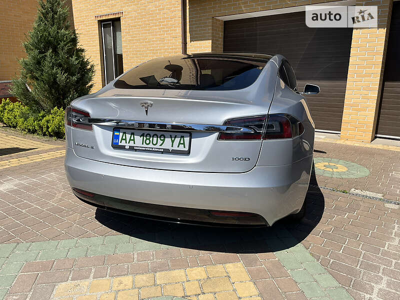 Лифтбек Tesla Model S 2017 в Запорожье