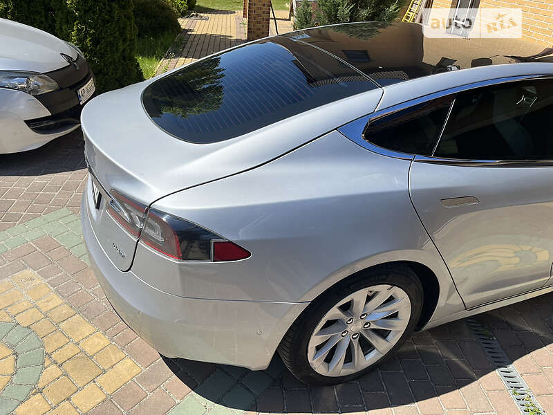 Лифтбек Tesla Model S 2017 в Запорожье