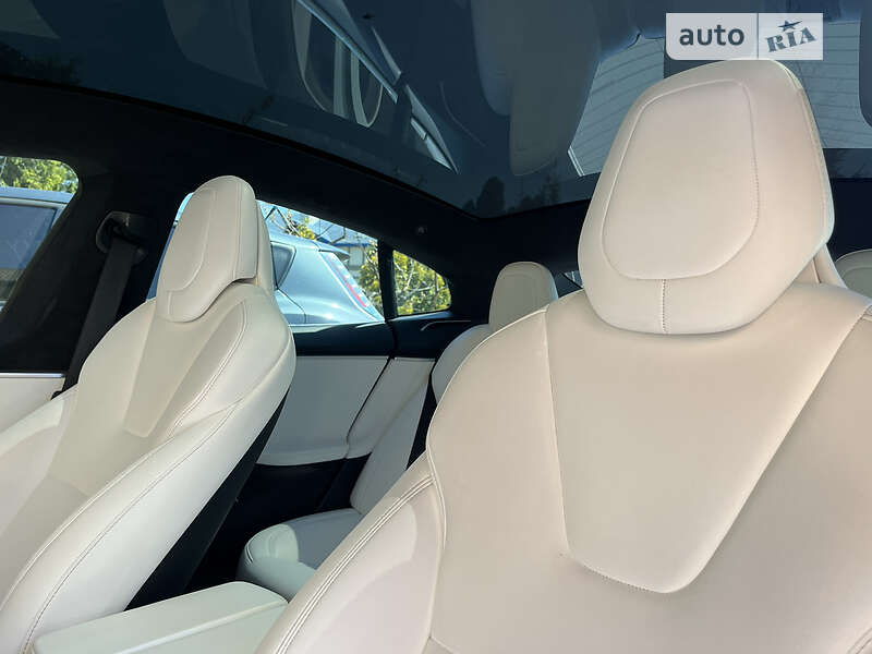Лифтбек Tesla Model S 2017 в Запорожье