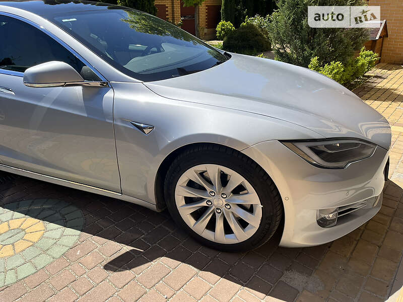 Лифтбек Tesla Model S 2017 в Запорожье