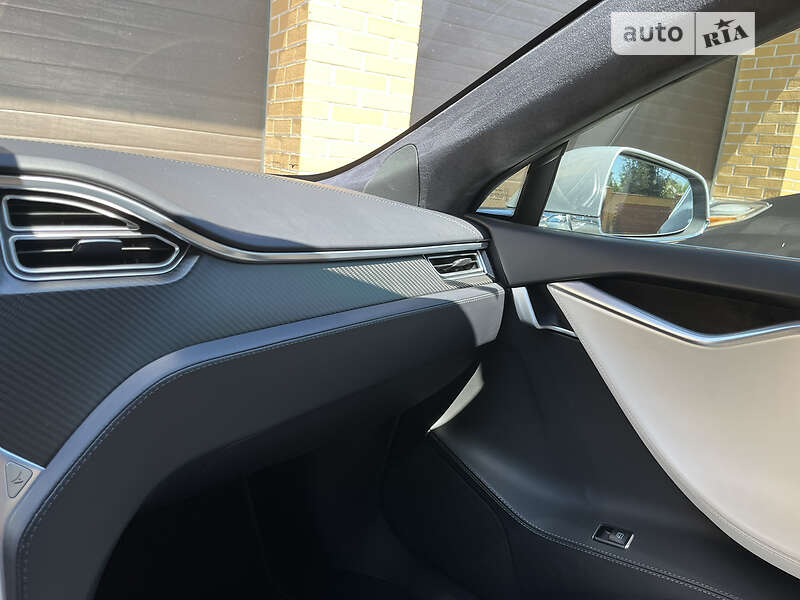 Лифтбек Tesla Model S 2017 в Запорожье