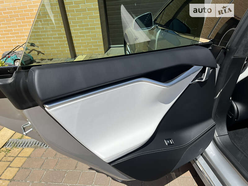 Лифтбек Tesla Model S 2017 в Запорожье