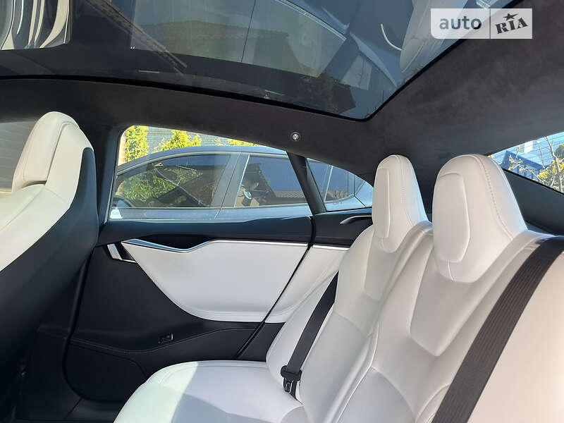 Лифтбек Tesla Model S 2017 в Запорожье