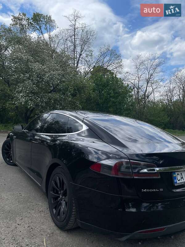 Лифтбек Tesla Model S 2015 в Черкассах