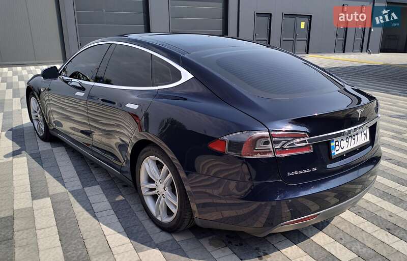 Ліфтбек Tesla Model S 2013 в Львові