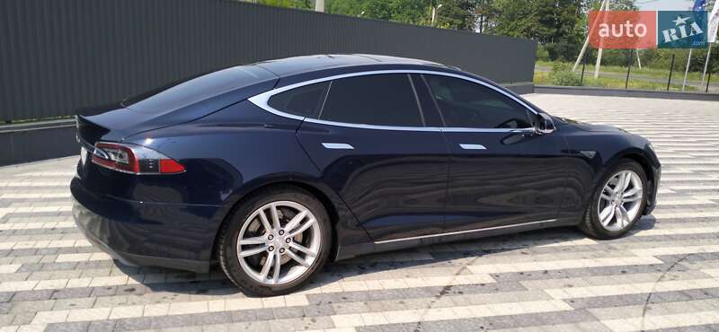 Ліфтбек Tesla Model S 2013 в Львові