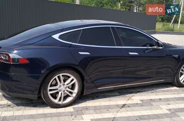 Лифтбек Tesla Model S 2013 в 