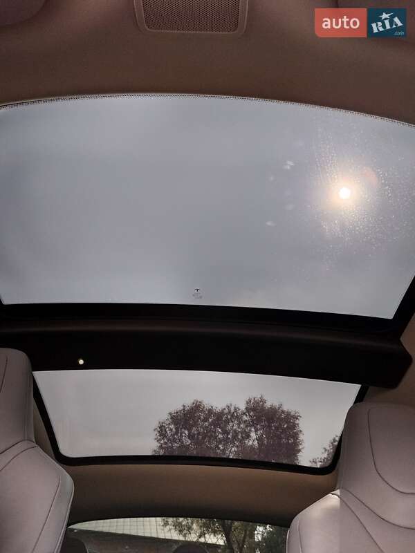 Ліфтбек Tesla Model S 2013 в Львові