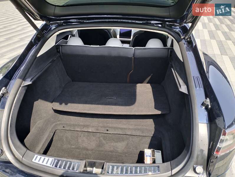 Ліфтбек Tesla Model S 2013 в Львові