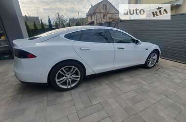 Лифтбек Tesla Model S 2015 в Буче