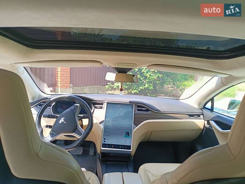 Лифтбек Tesla Model S 2016 в Запорожье