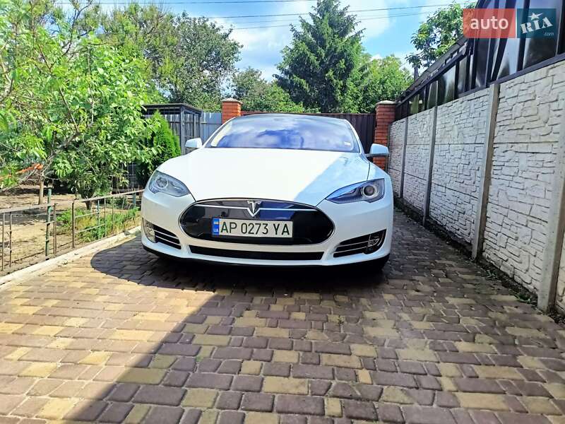 Лифтбек Tesla Model S 2016 в Запорожье