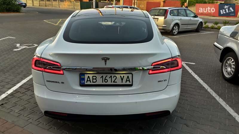 Лифтбек Tesla Model S 2016 в Виннице
