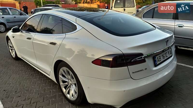 Лифтбек Tesla Model S 2016 в Виннице