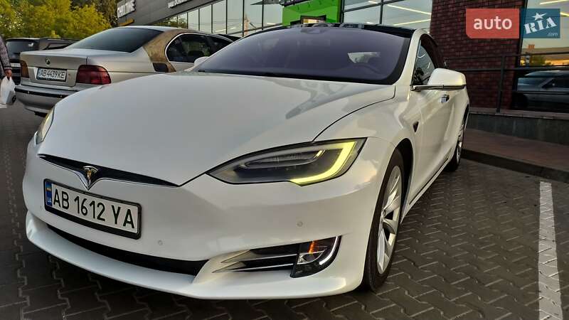 Лифтбек Tesla Model S 2016 в Виннице