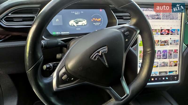 Ліфтбек Tesla Model S 2016 в Вінниці